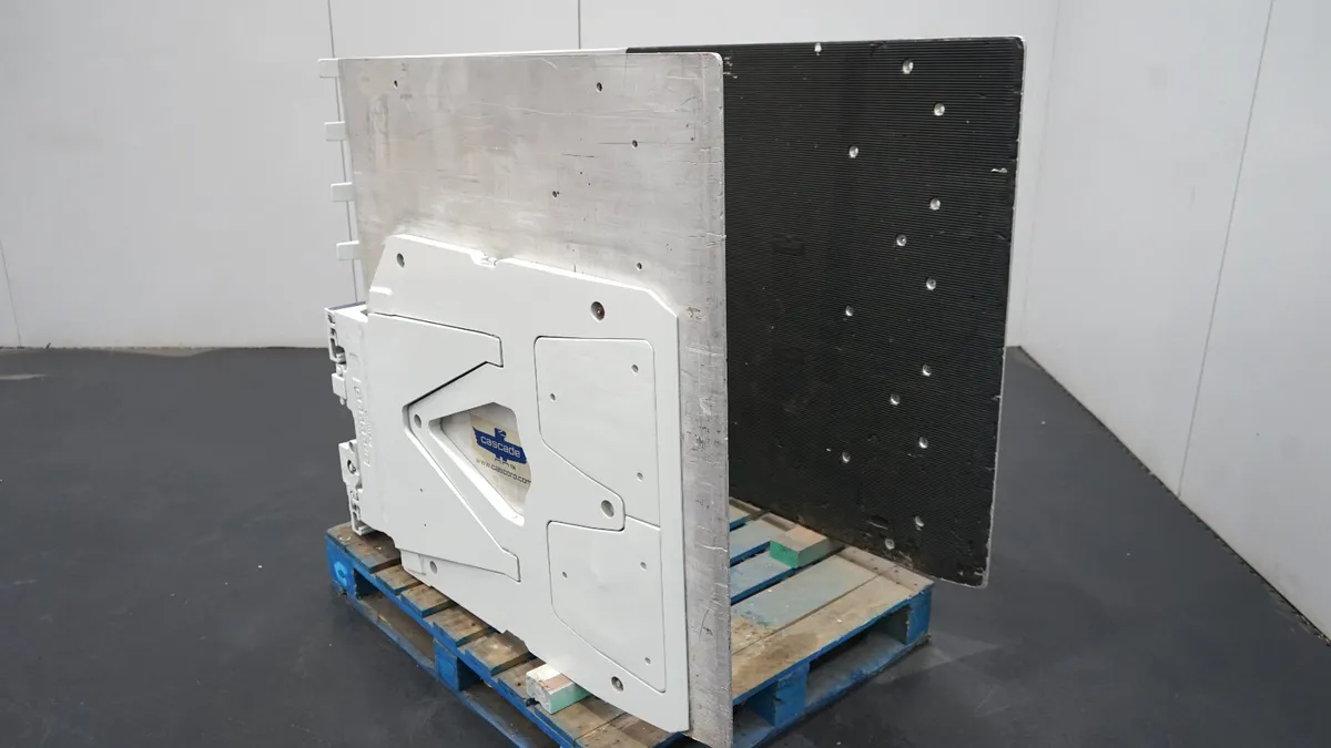 Cascade Carton Clamp Forklift Attachment (#365) - Image 3