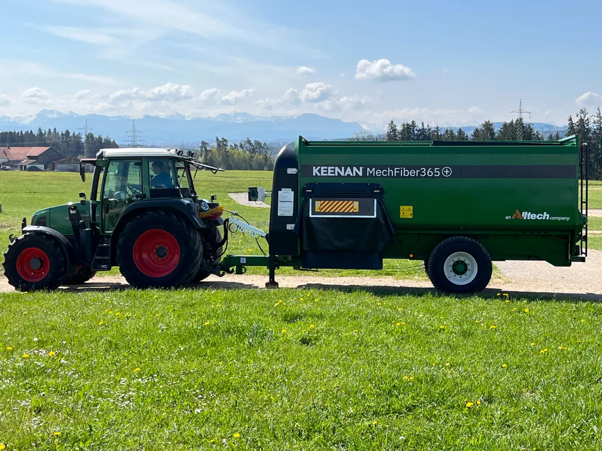 KEENAN diet feeder servicing - Image 2