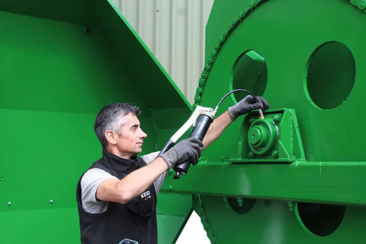 KEENAN diet feeder servicing - Image 3