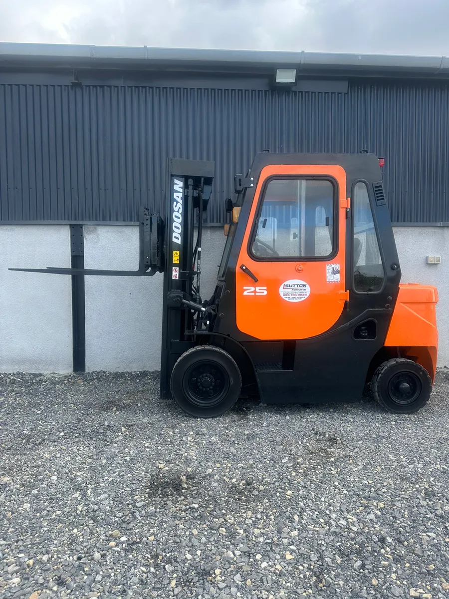 2018 Doosan D25 - Full heated cab - Image 1