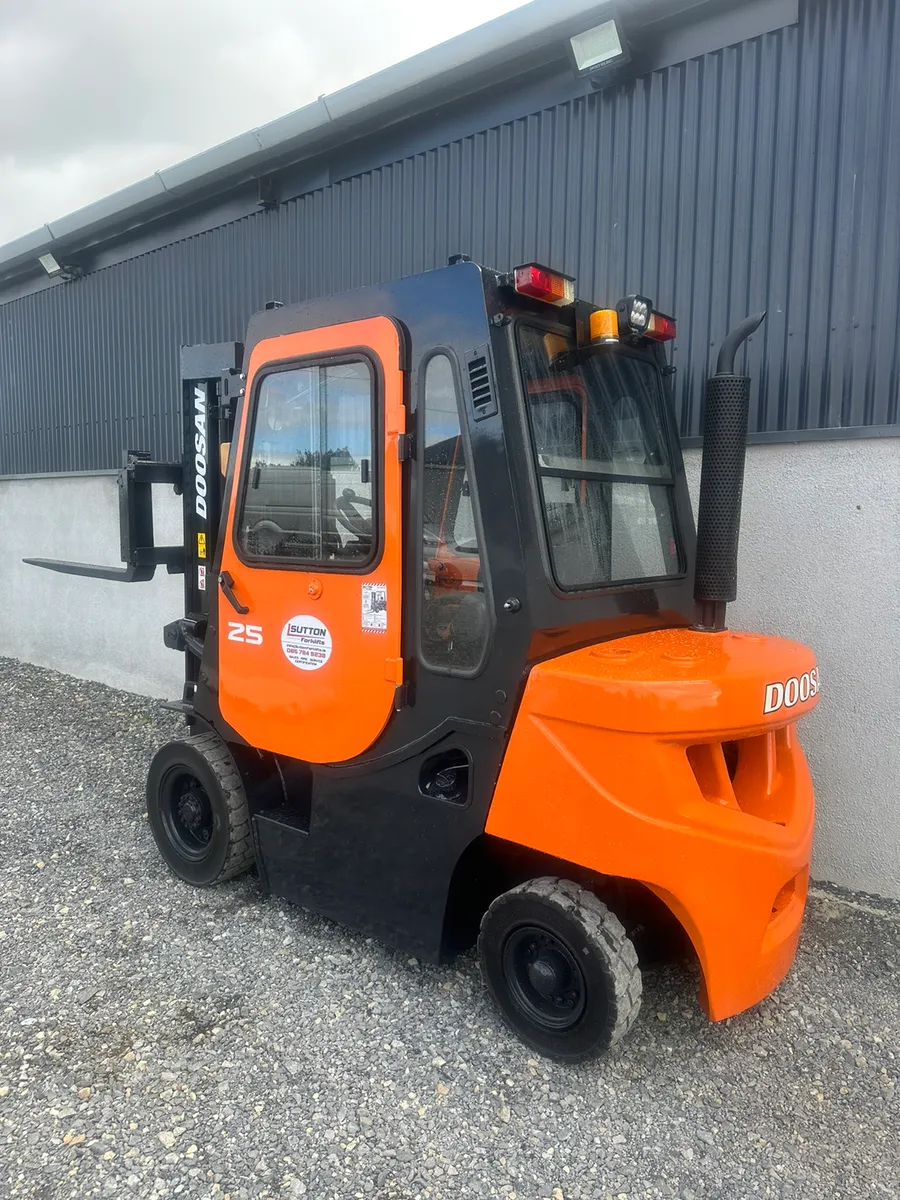 2018 Doosan D25 - Full heated cab - Image 2