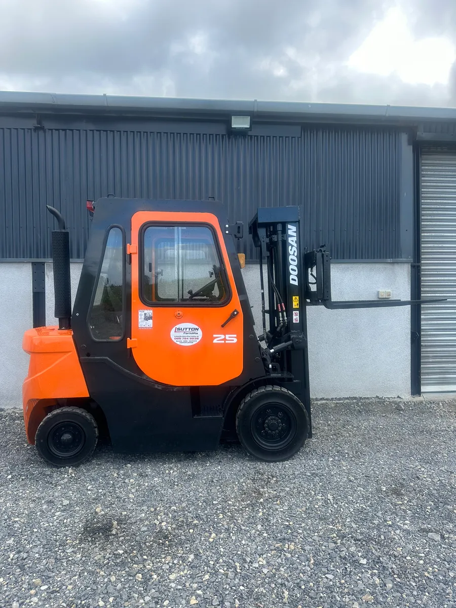 2018 Doosan D25 - Full heated cab - Image 4