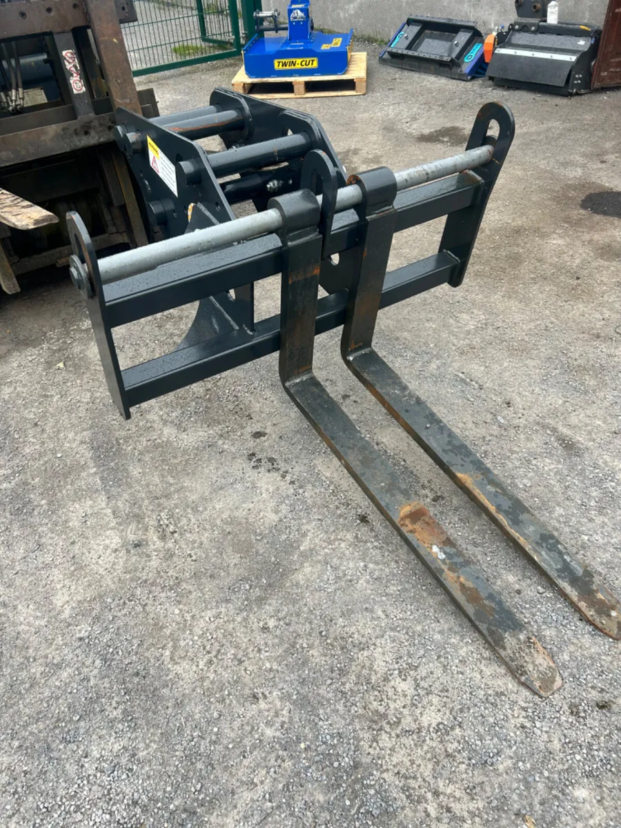 Excavator Pallet Forks for sale - Image 1