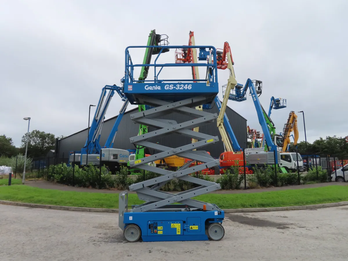Genie 3246 Scissor Lift - Image 3