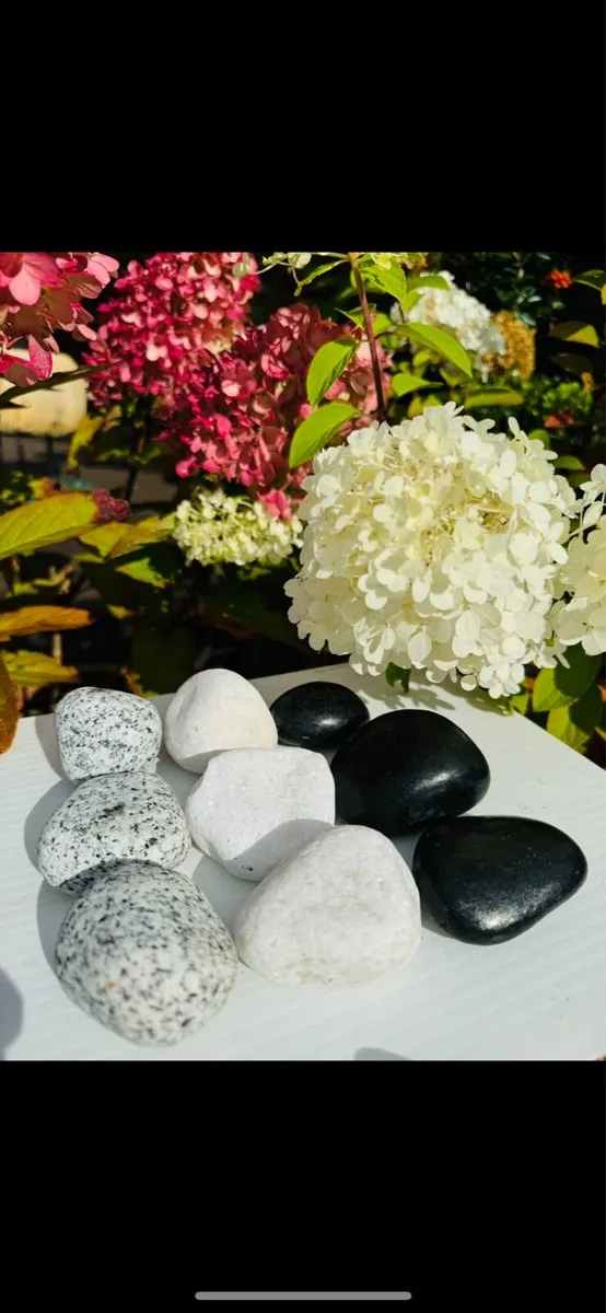 Black polished pebbles Memorial stone Grave chips - Image 3