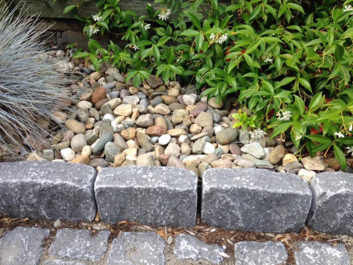 Kilkenny Blue Limestone Driveway Kerbs 6” - Image 3