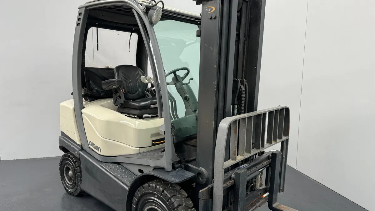 Crown C5 1050-2.5 Counterbalance Forklift #327 - Image 2