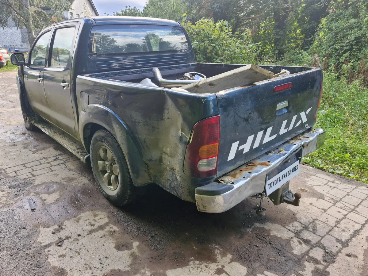 Toyota Hilux 3.0 2009 breaking for parts - Image 2