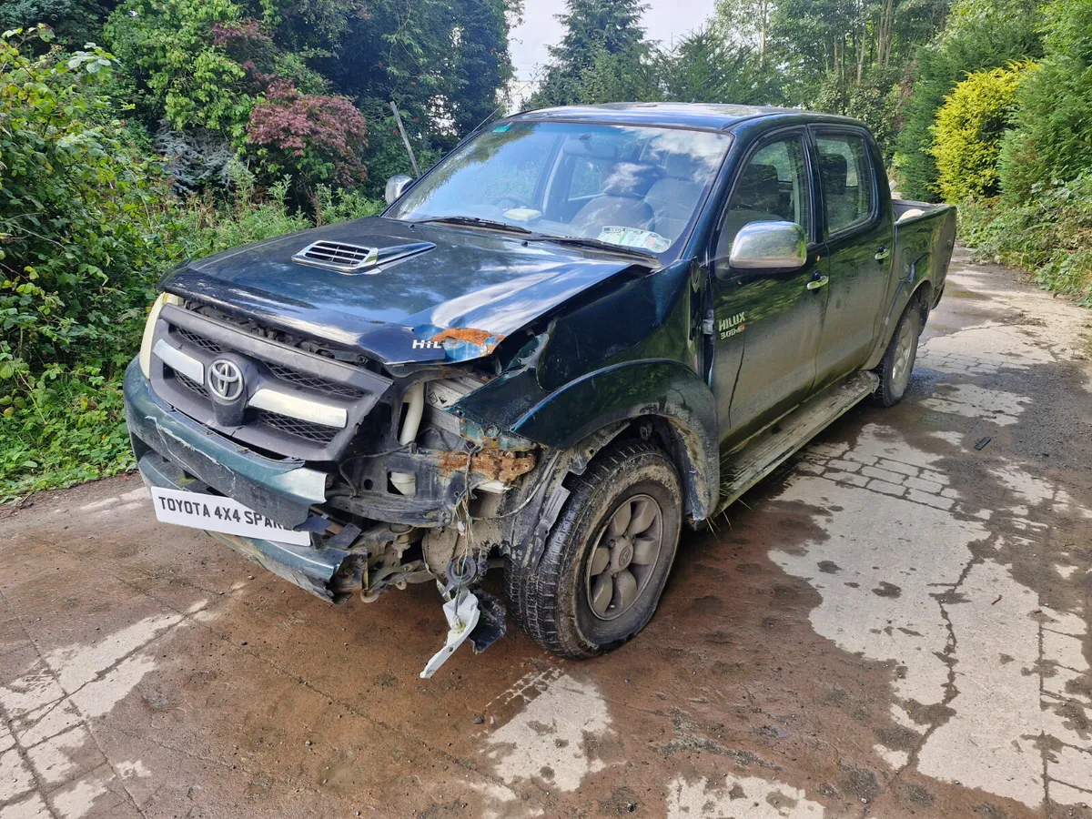 Toyota Hilux 3.0 2009 breaking for parts - Image 3