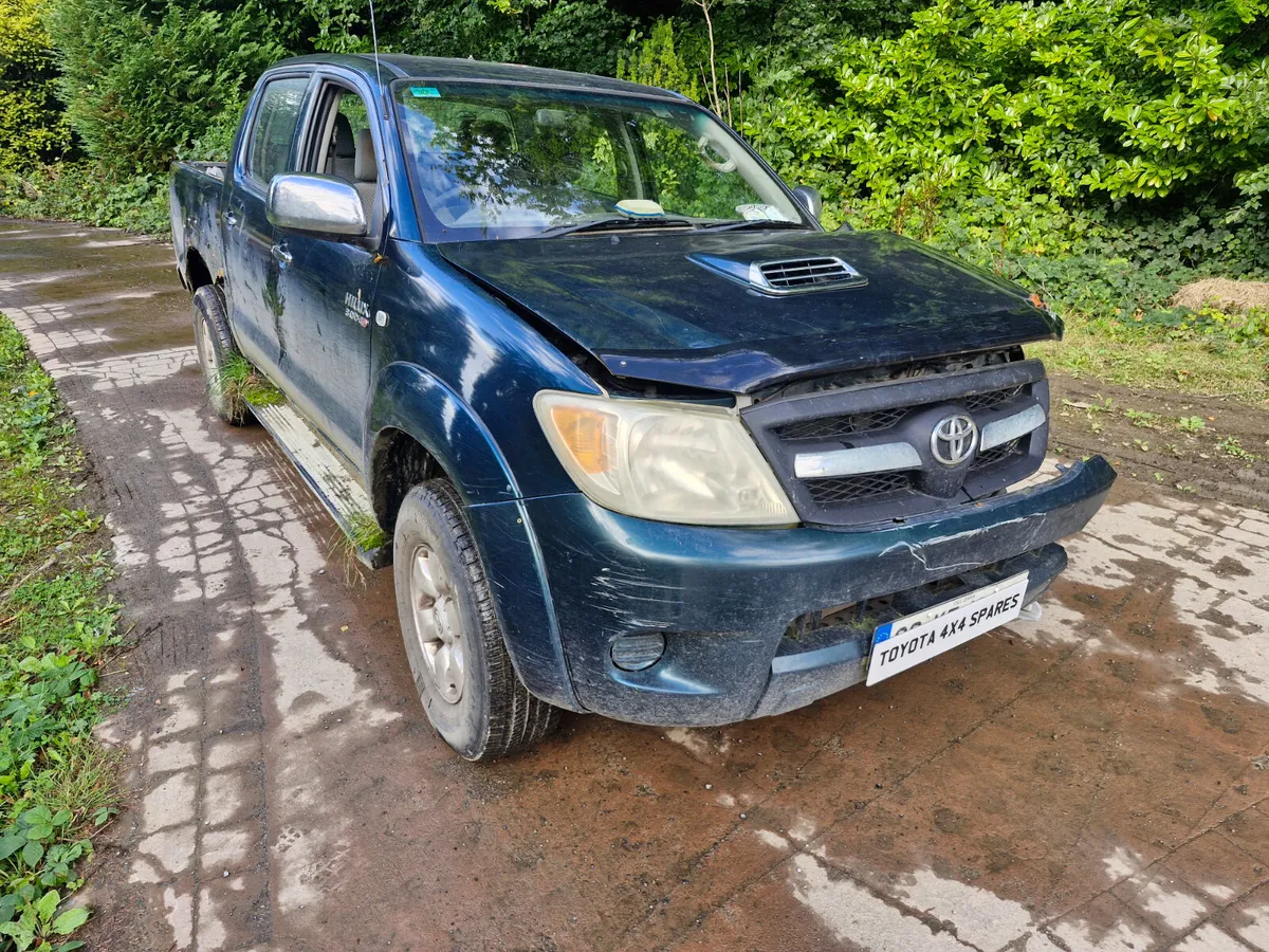 Toyota Hilux 3.0 2009 breaking for parts - Image 1