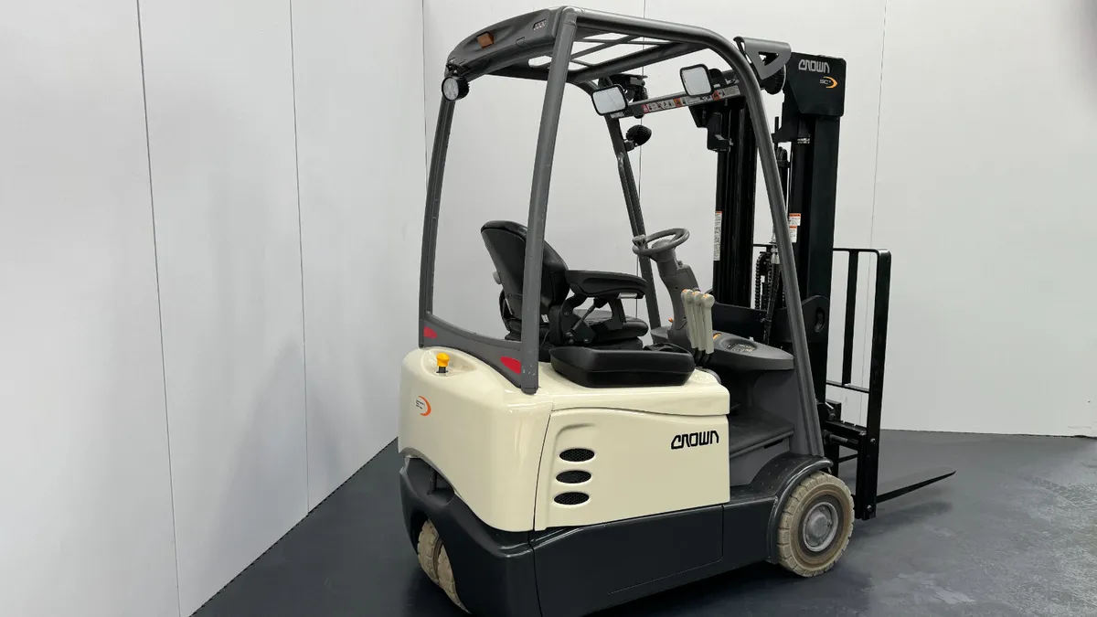 Crown SCT 6020-1.6 Counterbalance Forklift #129 - Image 3