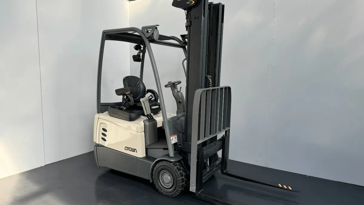 Crown SCT 6020-1.6 Counterbalance Forklift #318 - Image 1