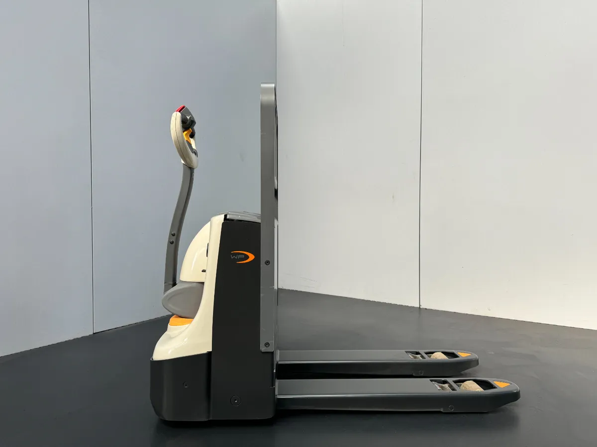 Crown WP3010 1.6T Powered Pallet Truck #175 - Image 1