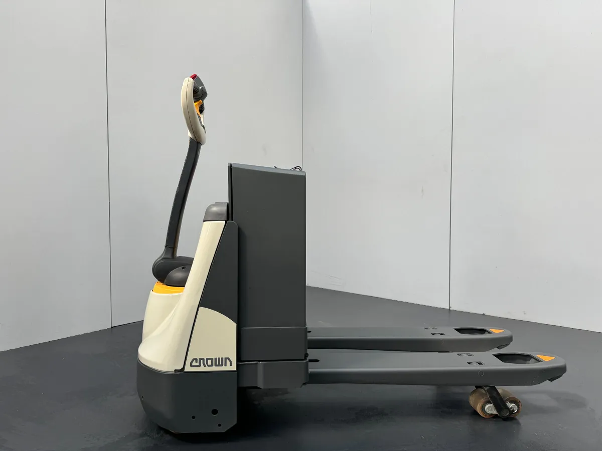 Crown WP3020 2.0T Powered Pallet Truck #225 - Image 2