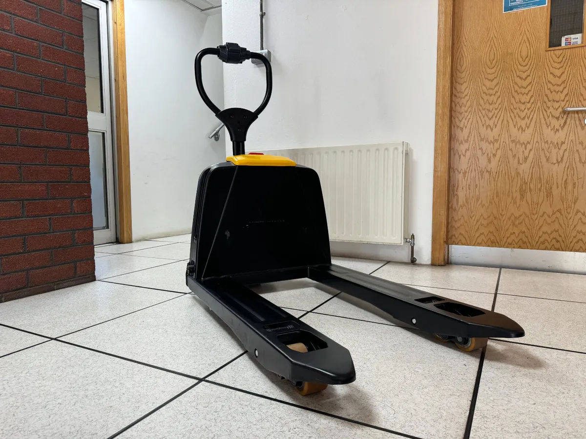 Wellforce F4 1.5T Compact Li-Ion Pallet Truck UK - Image 2