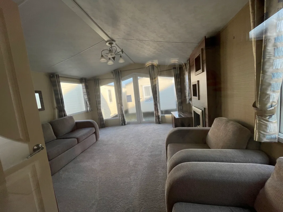 WILLERBY WINCHESTER 38x12 2 bed - Image 3