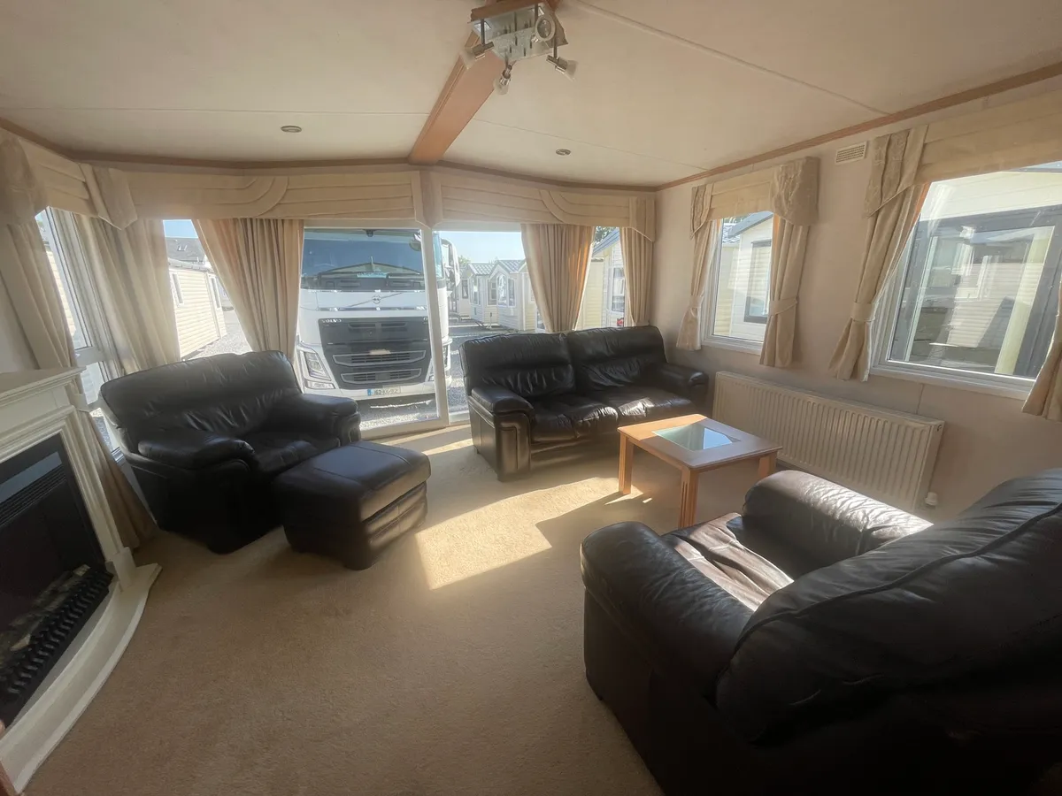 PEMBERTON KNIGHTSBRIDGE 40x14 2 BED - Image 4