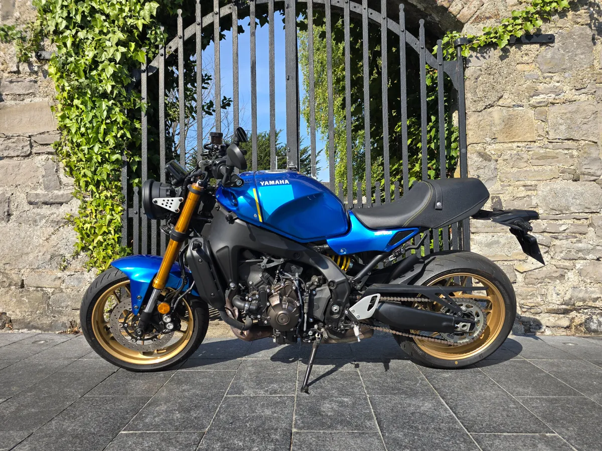 2023 YAMAHA XSR900 BLUE - Image 2