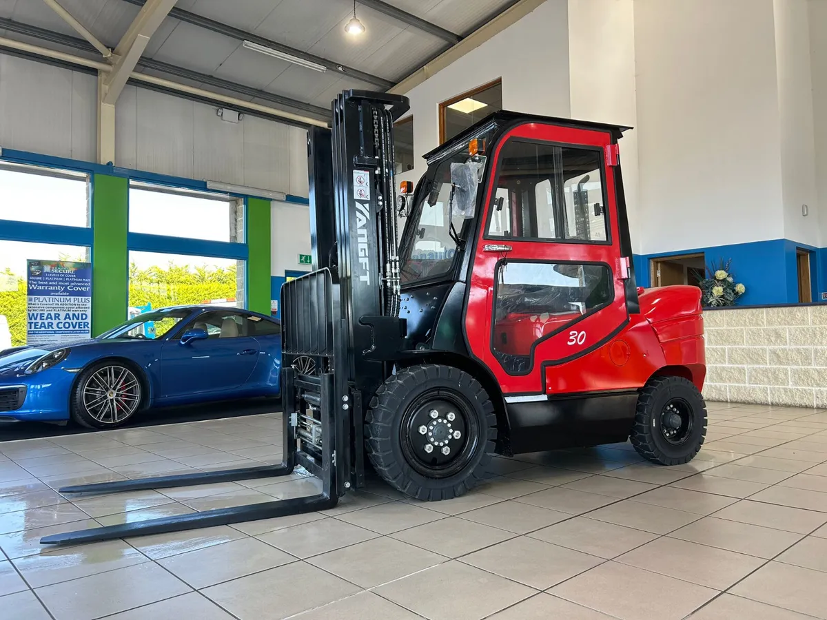 2025 YangFT 3 Tonne ( 3 Mast ) Forklift - MULLANS - Image 1