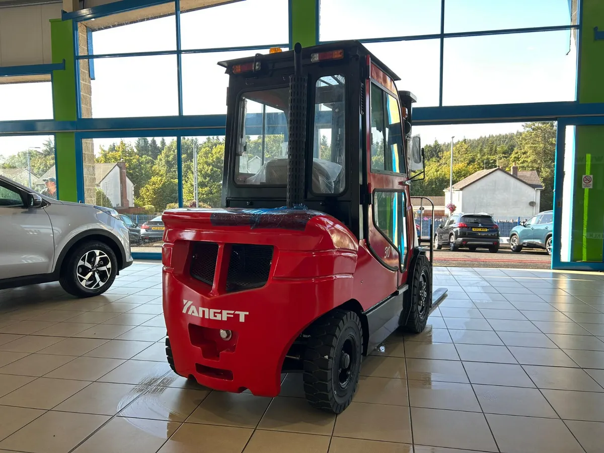2025 YangFT 3 Tonne ( 3 Mast ) Forklift - MULLANS - Image 4