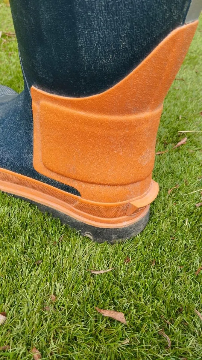 Steel toe cap wellies - Image 3