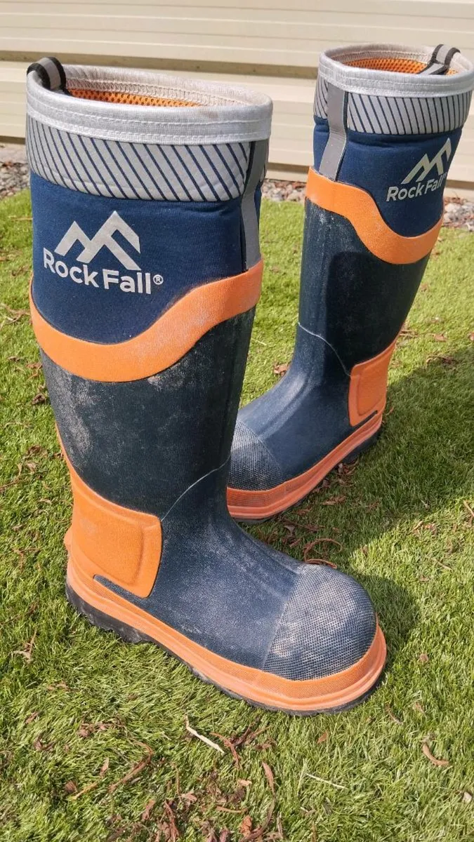 Steel toe cap wellies - Image 4