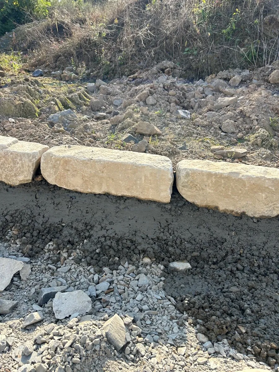 Cream Sandstone Driveway Kerbs - Image 3