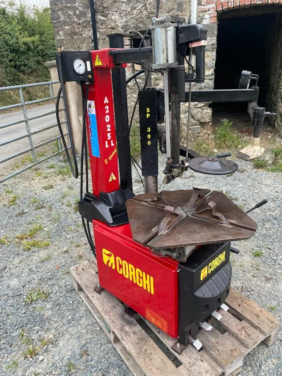 Corghi A 2025 LL  Full Automatic Tyre Changer - Image 3