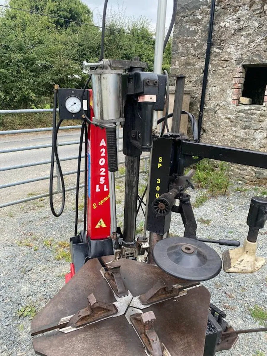 Corghi A 2025 LL  Full Automatic Tyre Changer - Image 4