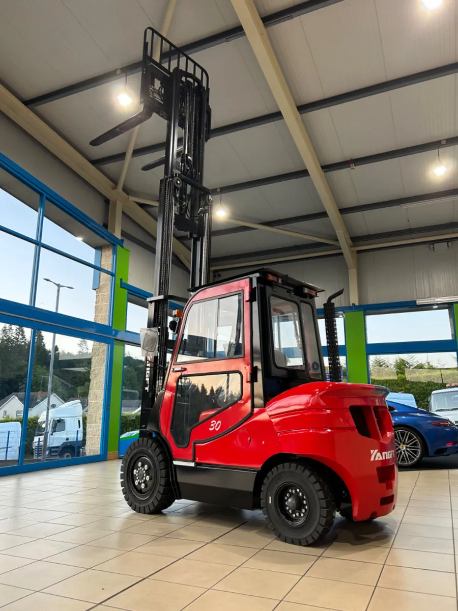 2025 YangFT 3 Tonne ( 3 Mast ) Forklift - MULLANS - Image 3