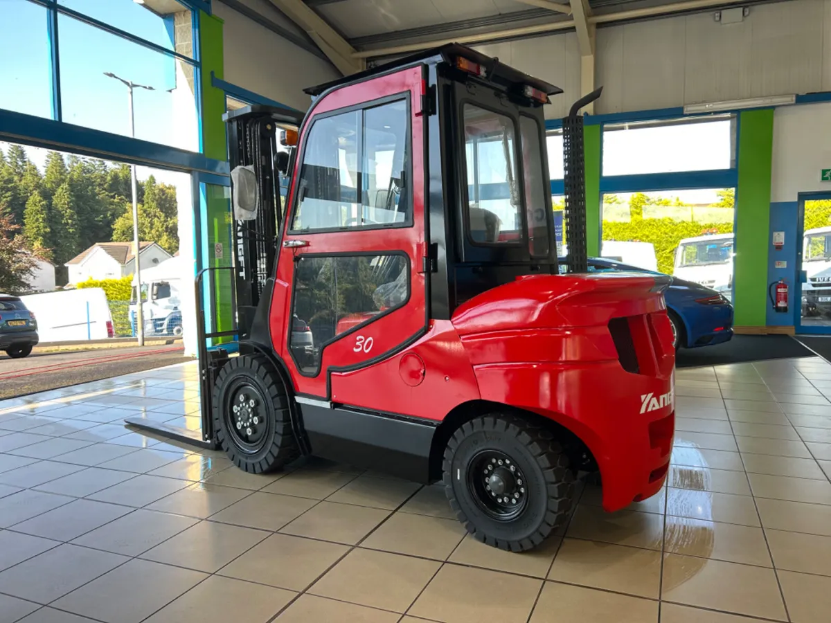 2025 YangFT 3 Tonne ( 3 Mast ) Forklift - MULLANS - Image 2