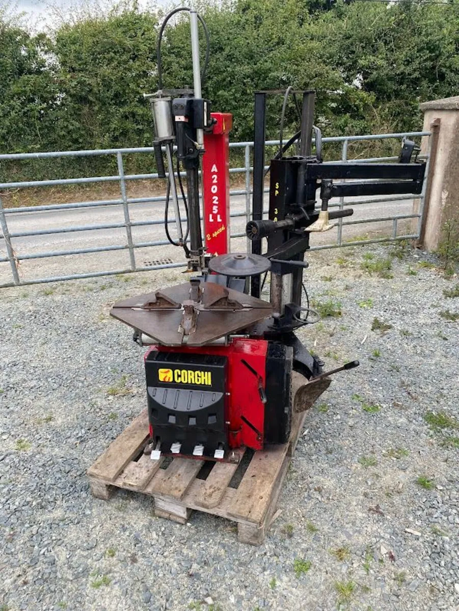 Corghi A 2025 LL  Full Automatic Tyre Changer - Image 1