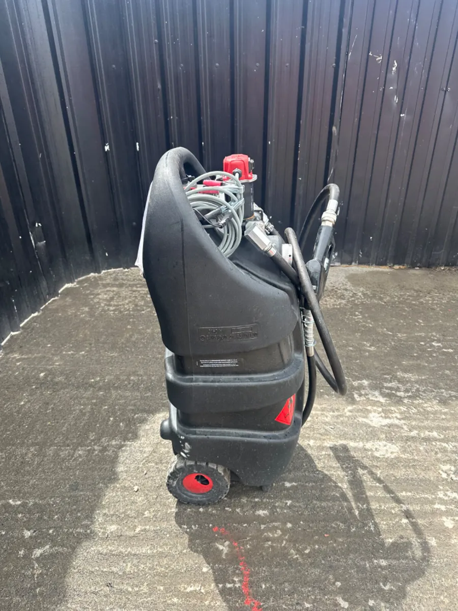 Emiliana Serbatoi 110L Fuel Bowser - Image 3