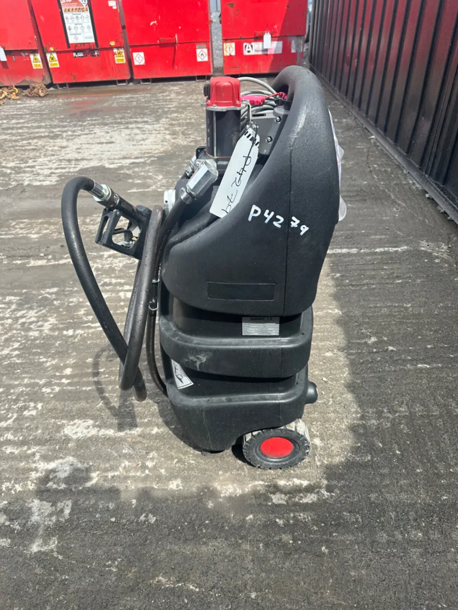 Emiliana Serbatoi 110L Fuel Bowser - Image 4