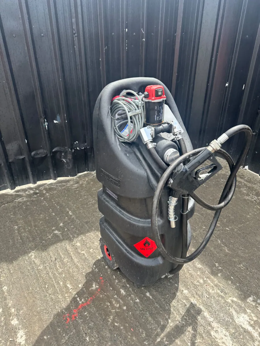 Emiliana Serbatoi 110L Fuel Bowser - Image 1