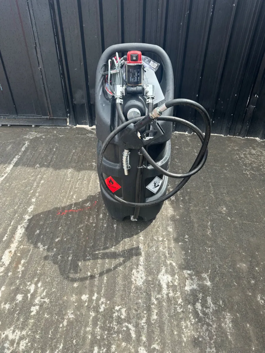 Emiliana Serbatoi 110L Fuel Bowser - Image 2