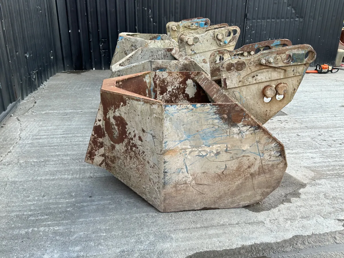 Concrete Buckets Suits 65mm and 80mm Pins - Image 3