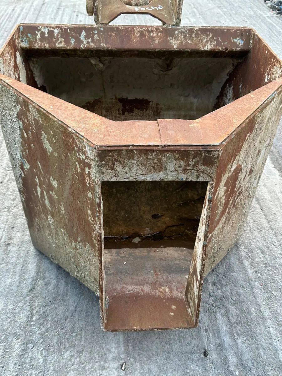 Concrete Buckets Suits 65mm and 80mm Pins - Image 4
