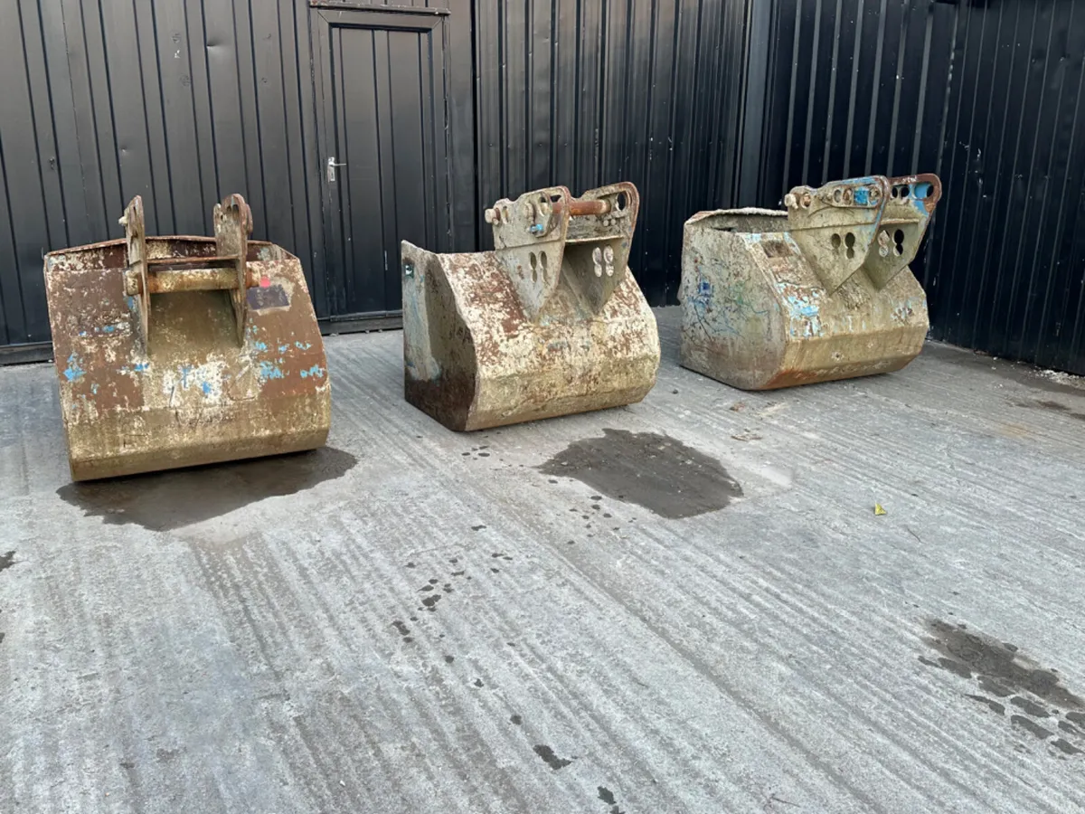 Concrete Buckets Suits 65mm and 80mm Pins - Image 1