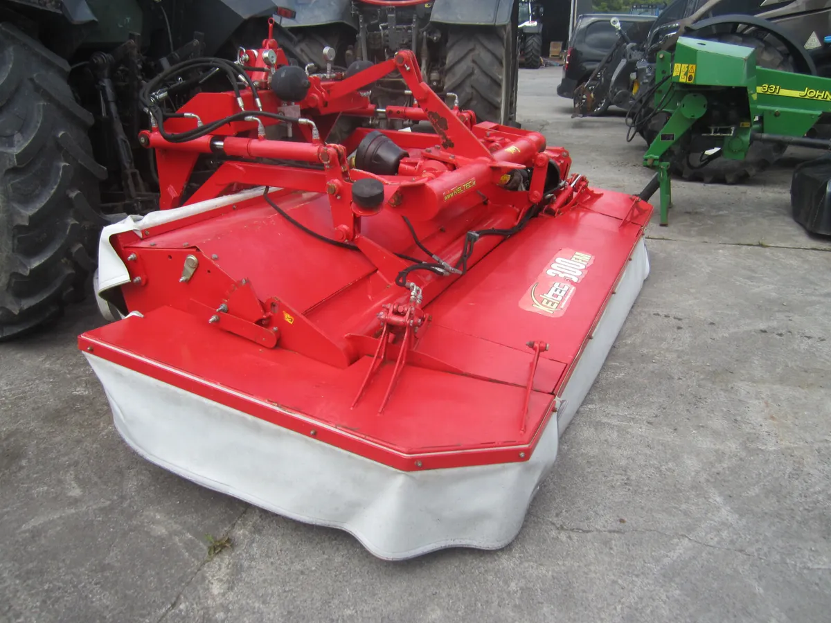 KELTEC 300FM ..FRONT MOWER 3 YEARS OLD....LIKE NEW - Image 3
