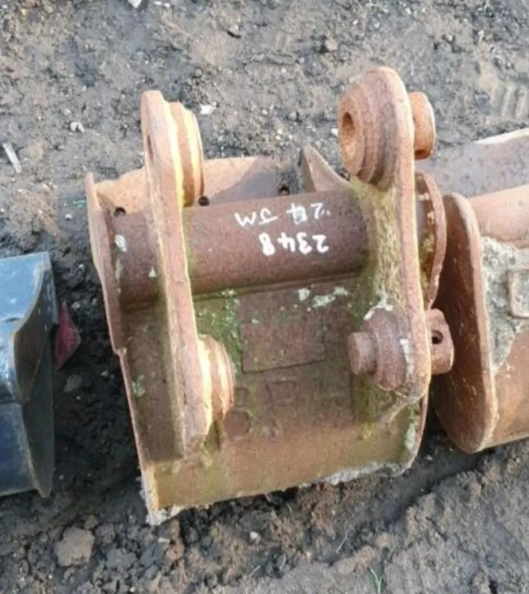 1FT DIGGING BUCKET (30MM PINS) - Image 3