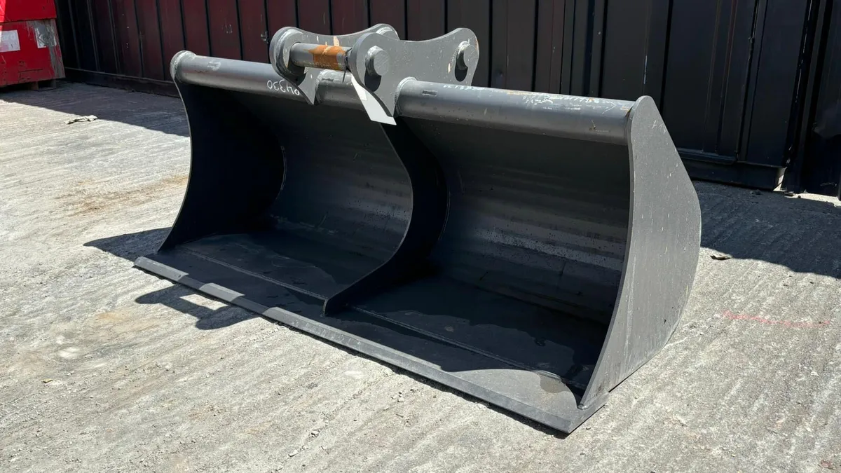 70” Grading Bucket 65MM Pins - Image 3