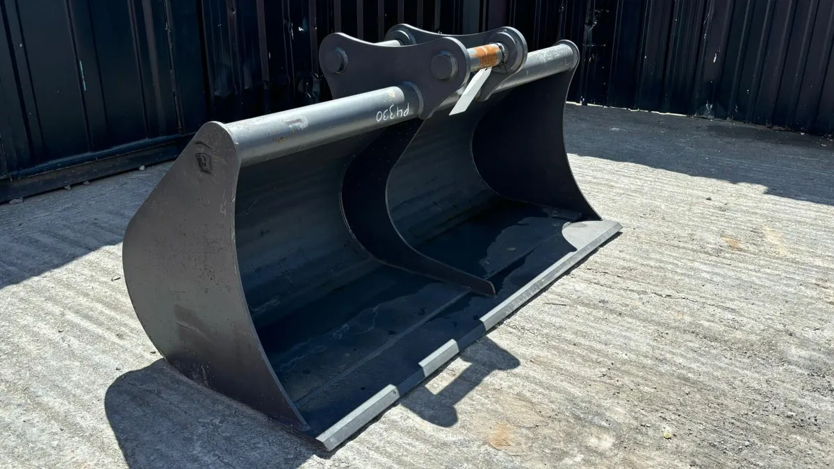 70” Grading Bucket 65MM Pins - Image 1