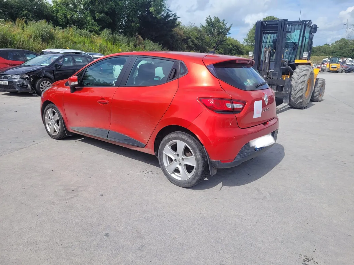 2015 Renault Clio *For Parts* - Image 2