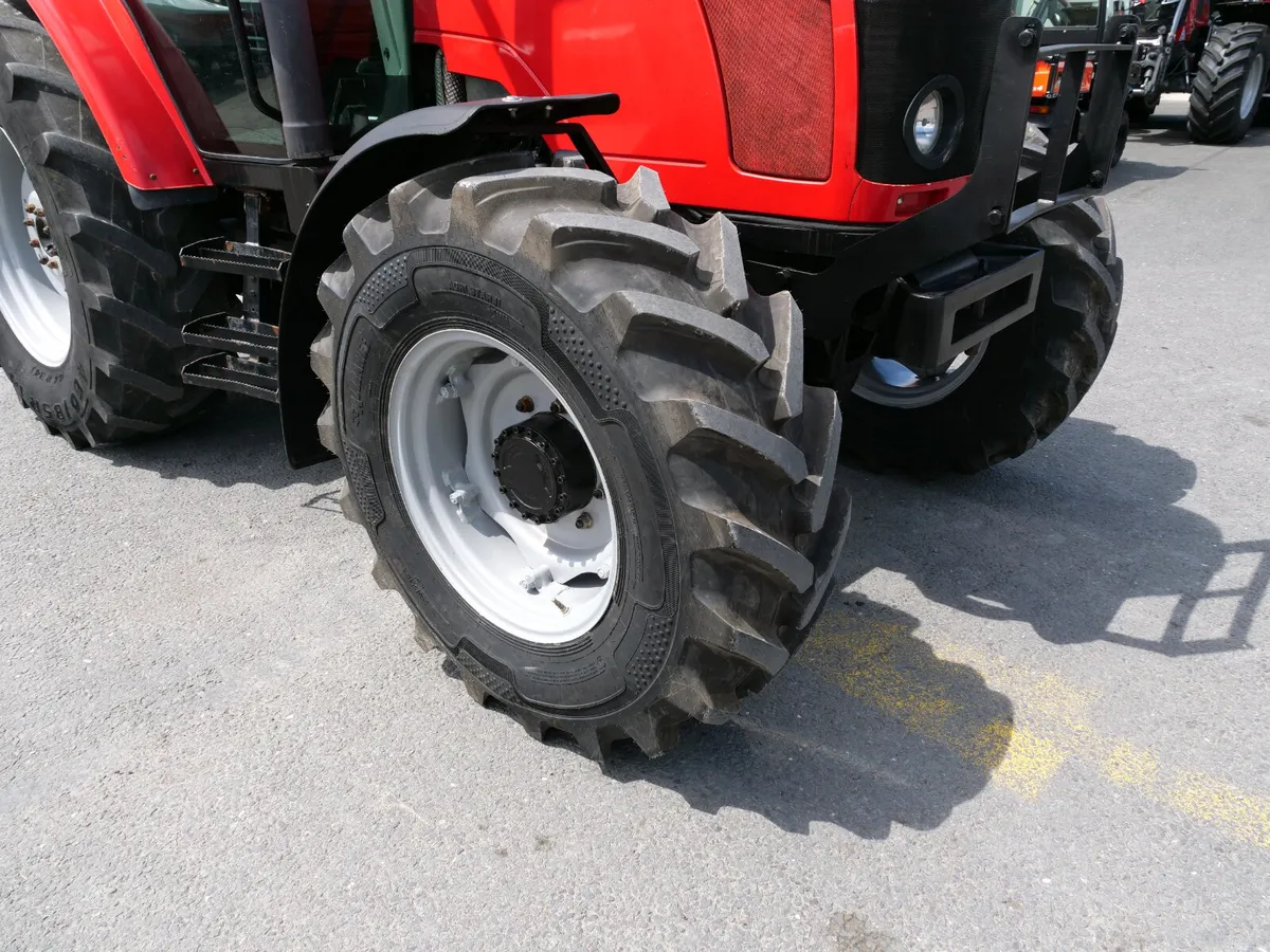 MF 5445 DYNA 4 - Image 4