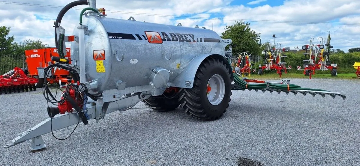 NEW ABBEY 2050 R C/W TRAILING SHOE. - Image 4