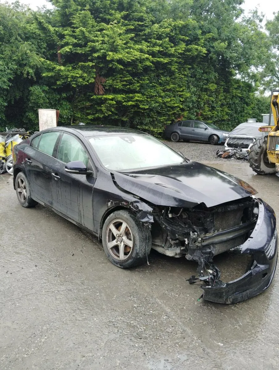 Breaking Volvo S60 2.0d d4204t14 - Image 2