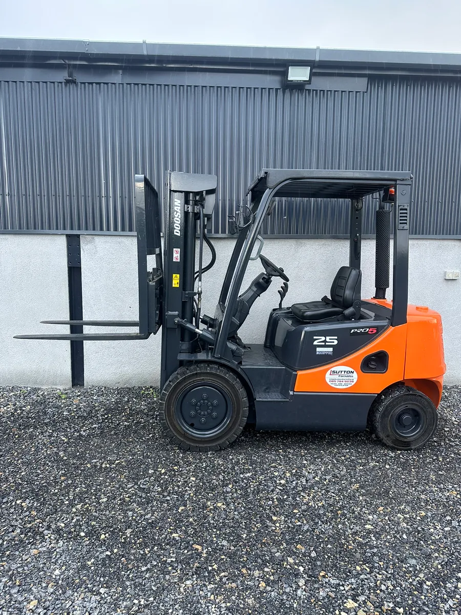 Doosan D25S-5 Forklift - Image 1