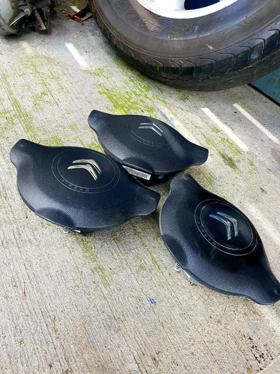 Dispatch Canter ,Scoda lamp, hilux door, berlingo, - Image 4