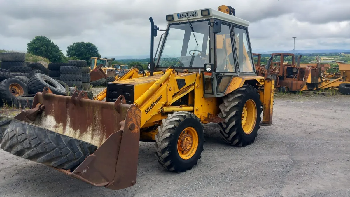 JCB 3CX Digger Loader - Image 1